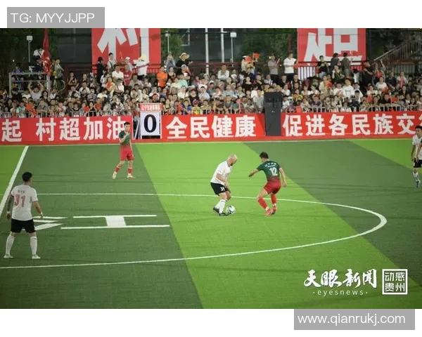 足球场上球星颠球技艺展现：精准控制与柔韧性挑战极限